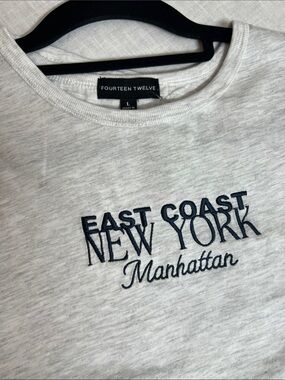 🌞Fourteen Twelve East Coast New York Manhattan Graphic Heather gray Tee women L